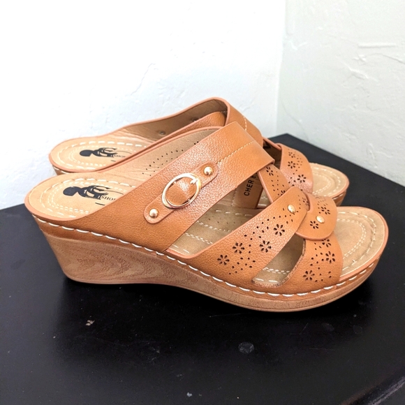 GC Wedge Sandals size 8.5 - Picture 2 of 4